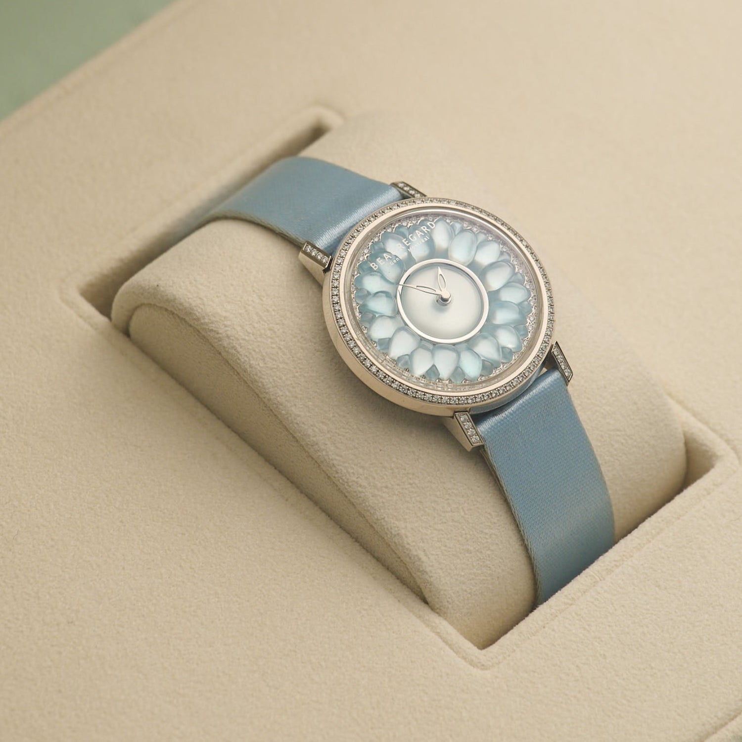Lili Bouton Topaz